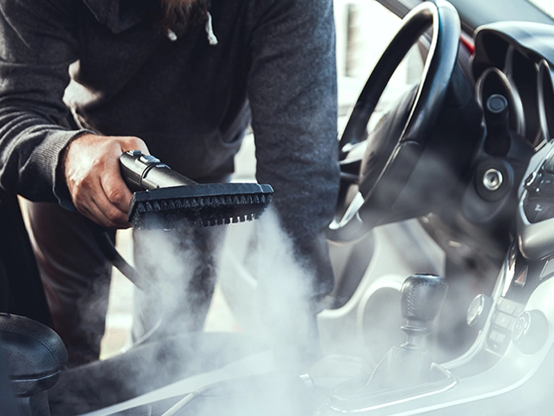 Auton sisätilat pestään